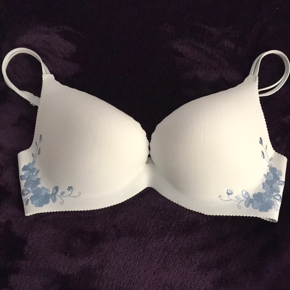 Victoria's Secret Other - NWOT Victoria’s Secret 34C embroidered bra
